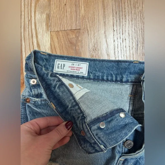 SALE 2️⃣ for $15! 👯♀️ GAP Cheeky High Rise Denim Shorts 25P - Picture 6 of 6